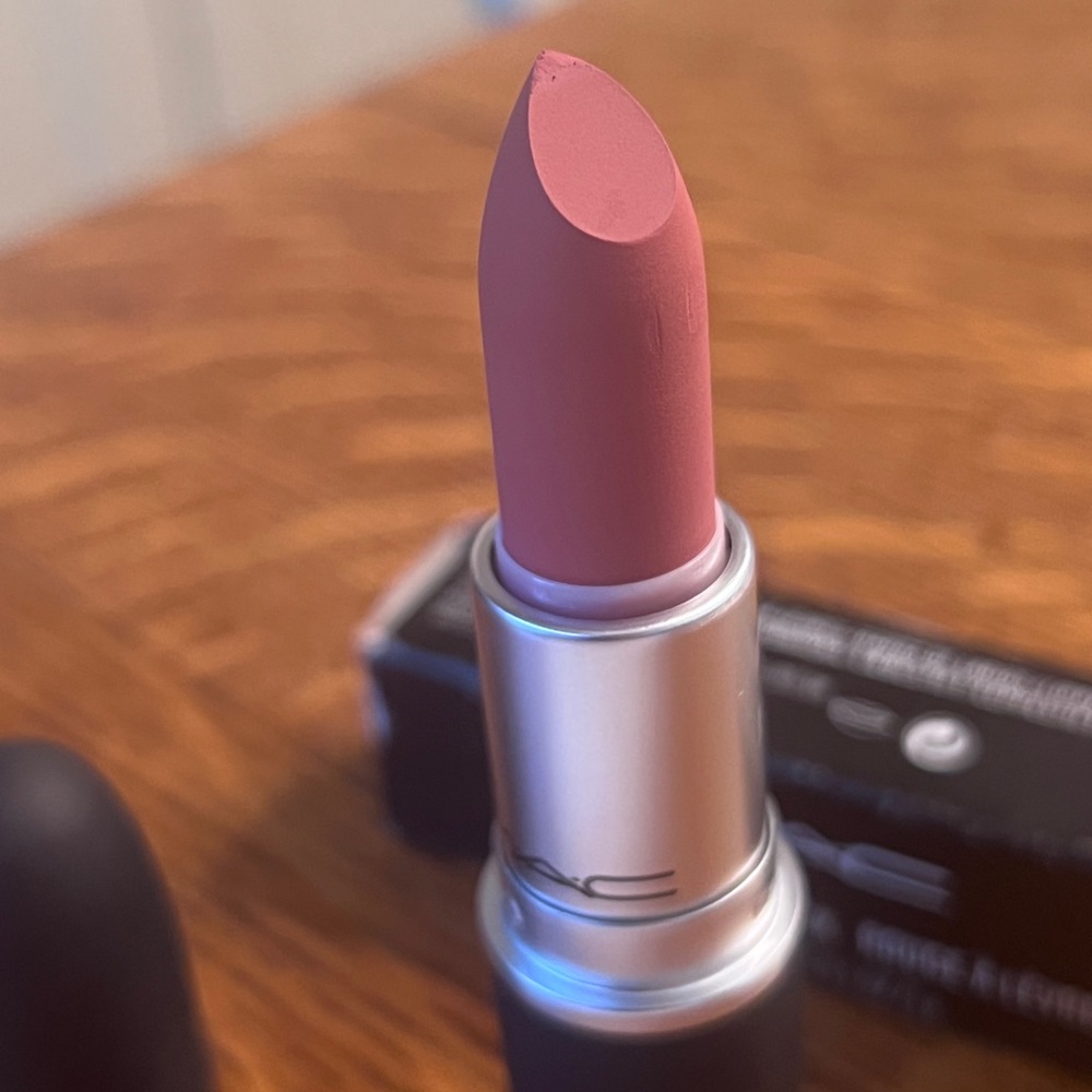 BNIB MAC LIPSTICK in SULTRINESS